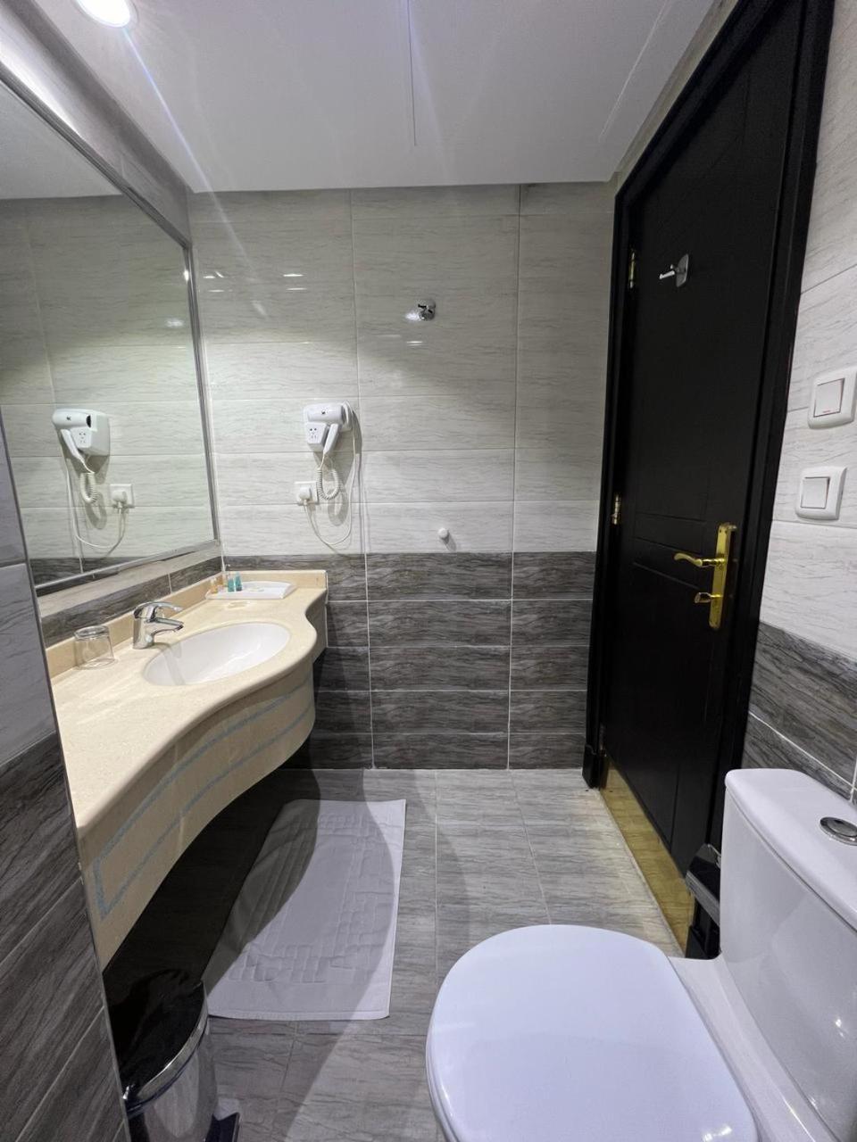 אל-מדינה Zaha Al Madina Hotel מראה חיצוני תמונה
